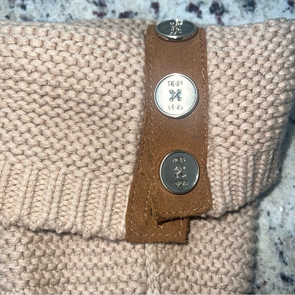 UGG
Purl Cardy Knit Boot size 6 - Picture 2 of 10